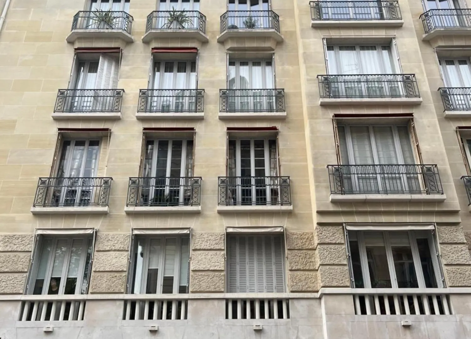 Eiffel House *